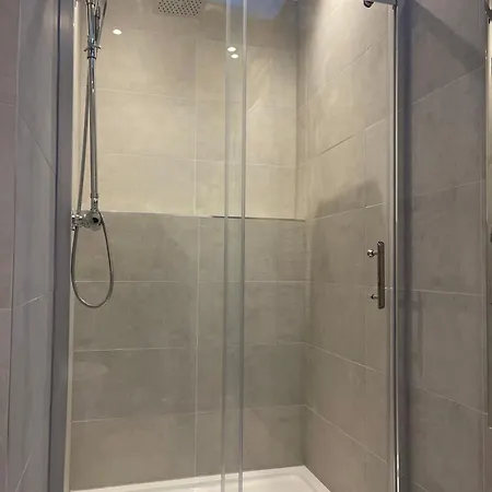Fully Furnished Duplex Apartment In Askew Road Лондон Экстерьер фото
