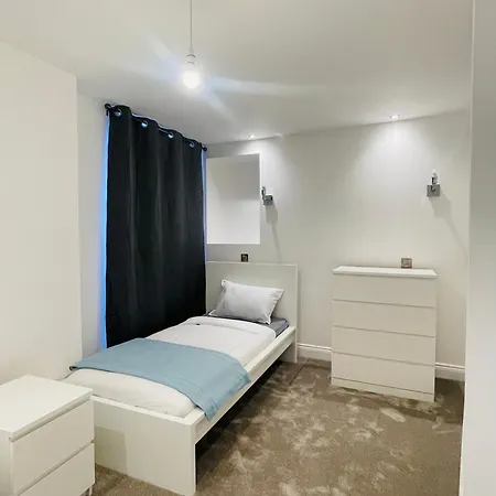Fully Furnished Duplex Apartment In Askew Road Лондон Экстерьер фото