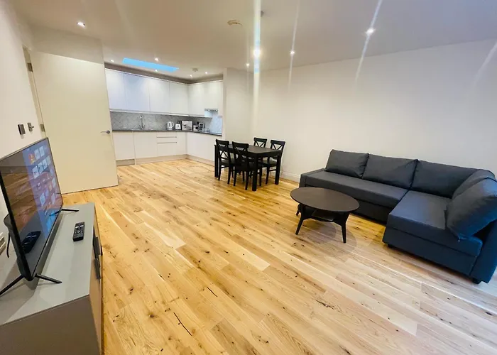 Fully Furnished Duplex Apartment In Askew Road