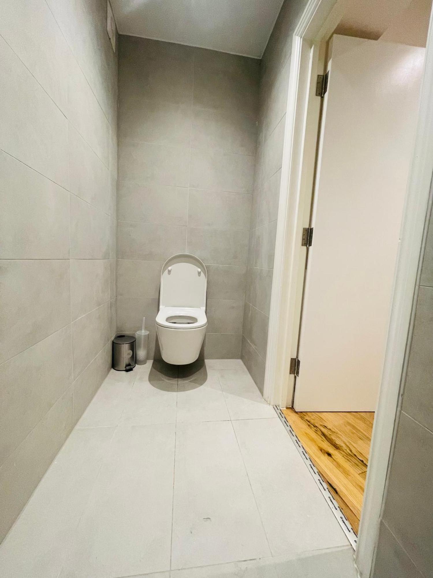 Апартаменты Fully Furnished Duplex In Askew Road