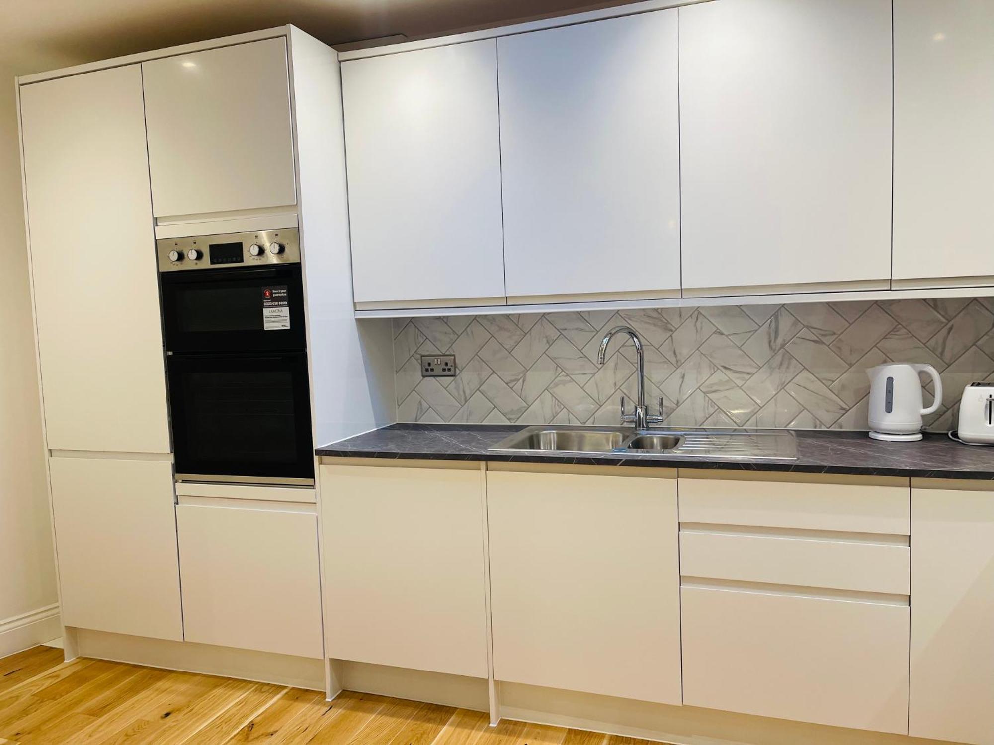 Fully Furnished Duplex In Askew Road * Лондон