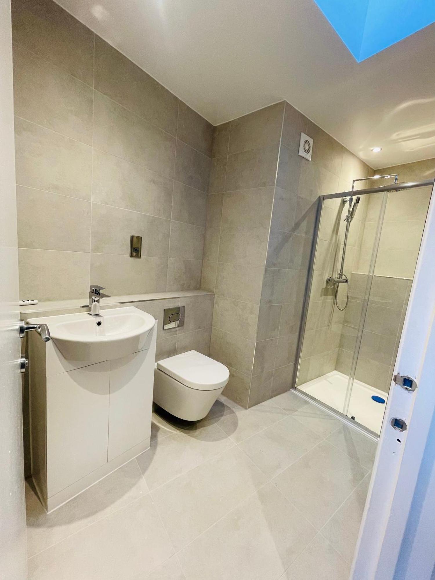 Fully Furnished Duplex In Askew Road Апартаменты *
