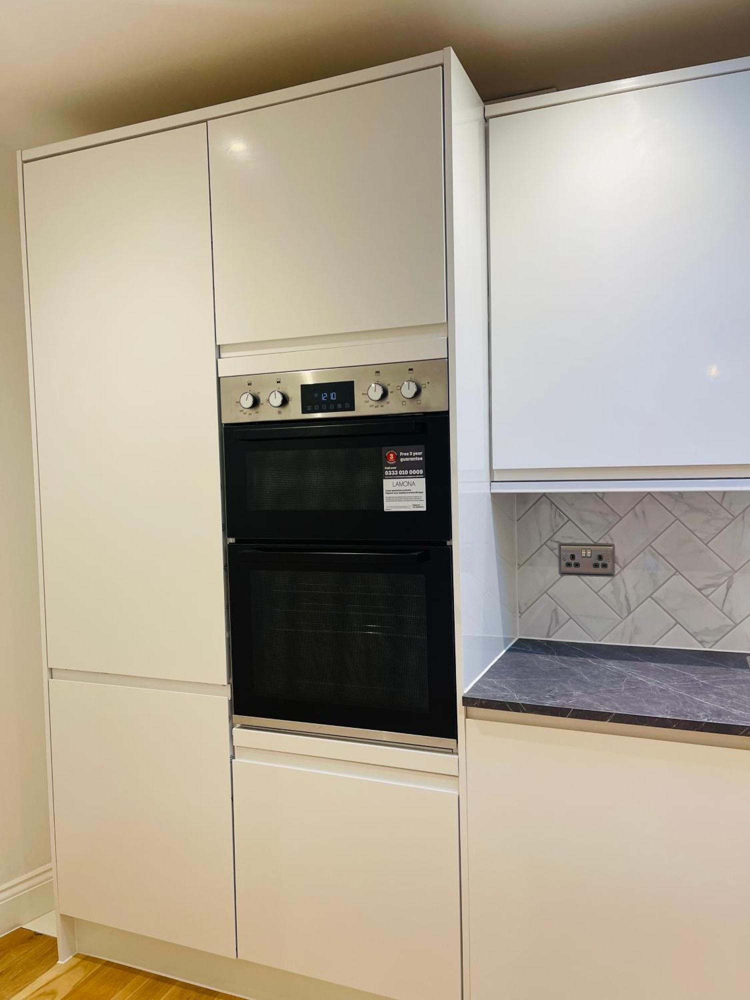 Апартаменты Fully Furnished Duplex In Askew Road Лондон