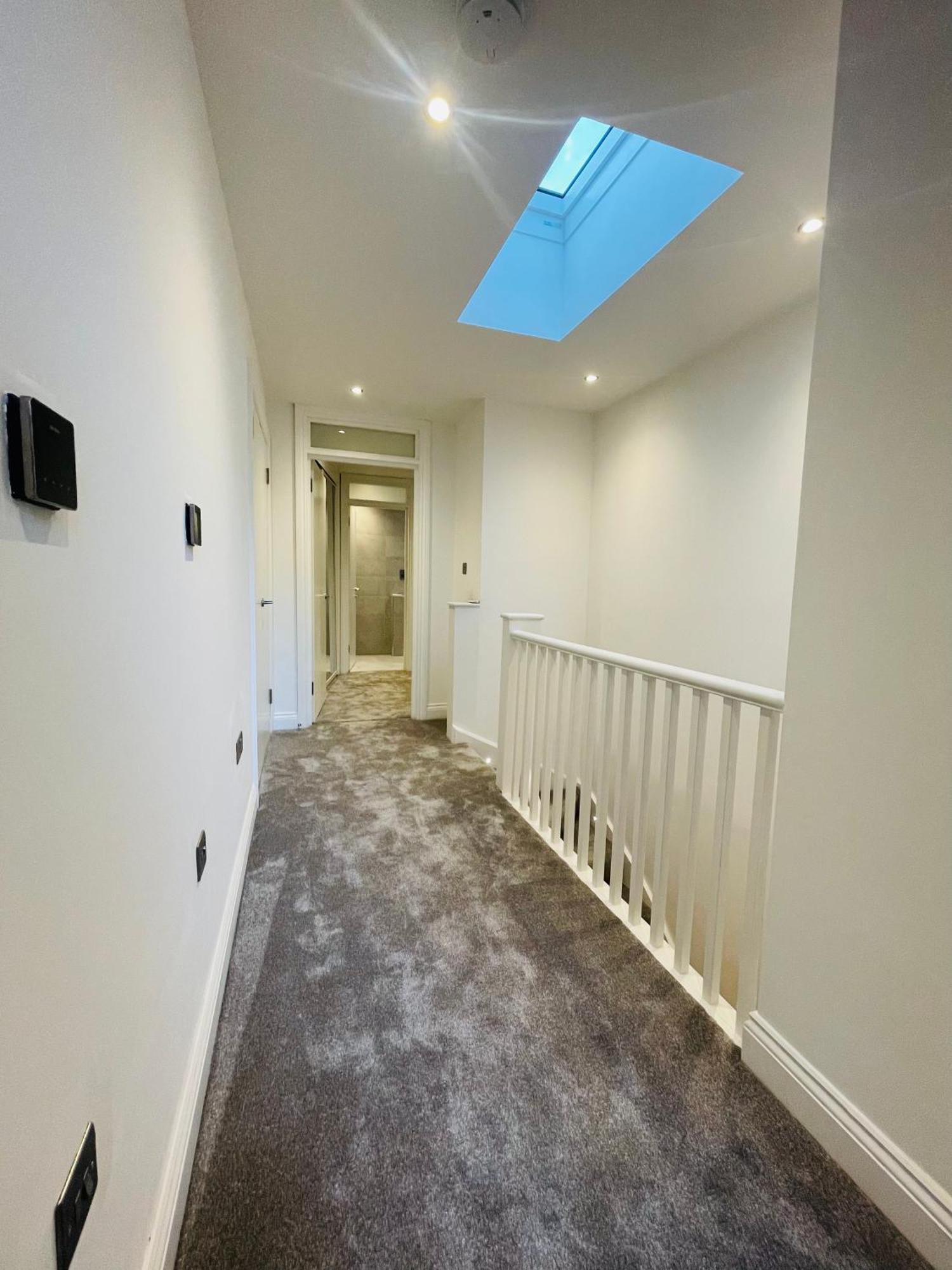 Fully Furnished Duplex In Askew Road Лондон