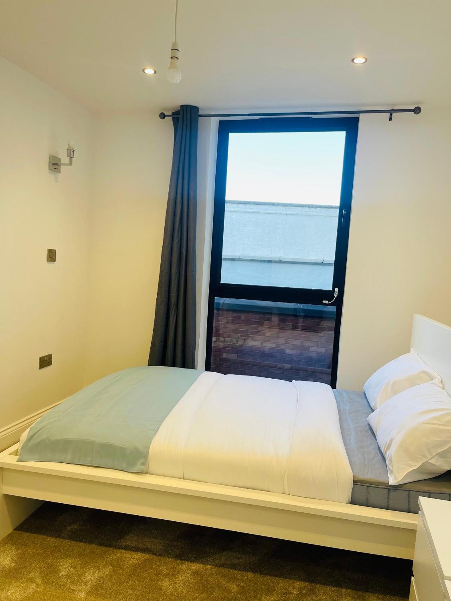 Fully Furnished Duplex In Askew Road Апартаменты Лондон
