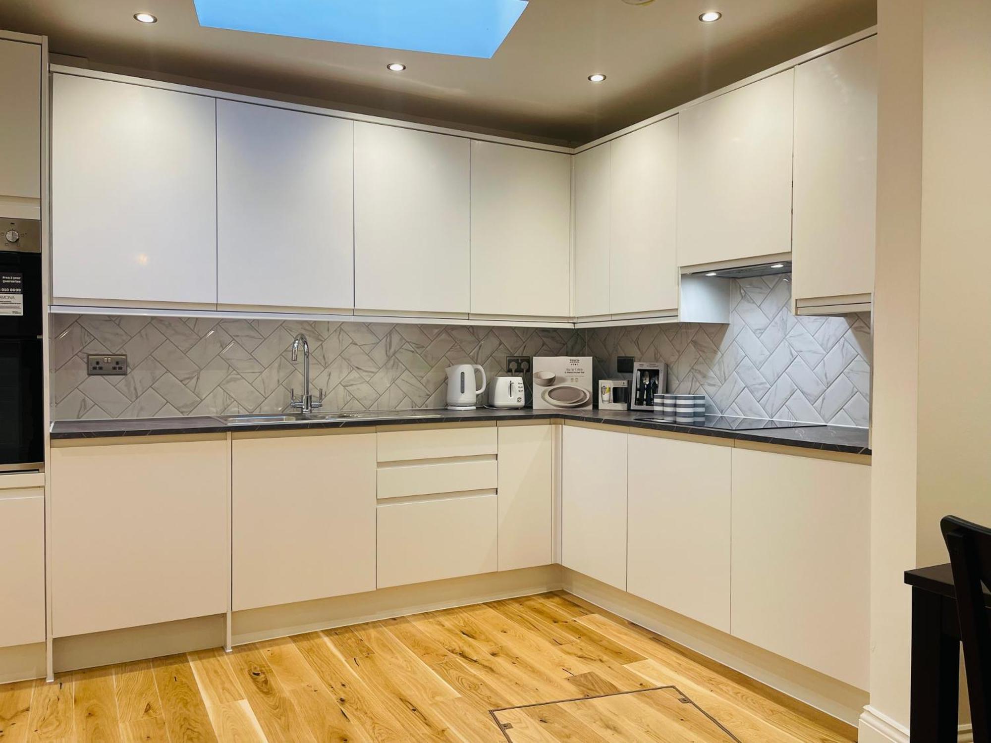 Fully Furnished Duplex In Askew Road Апартаменты