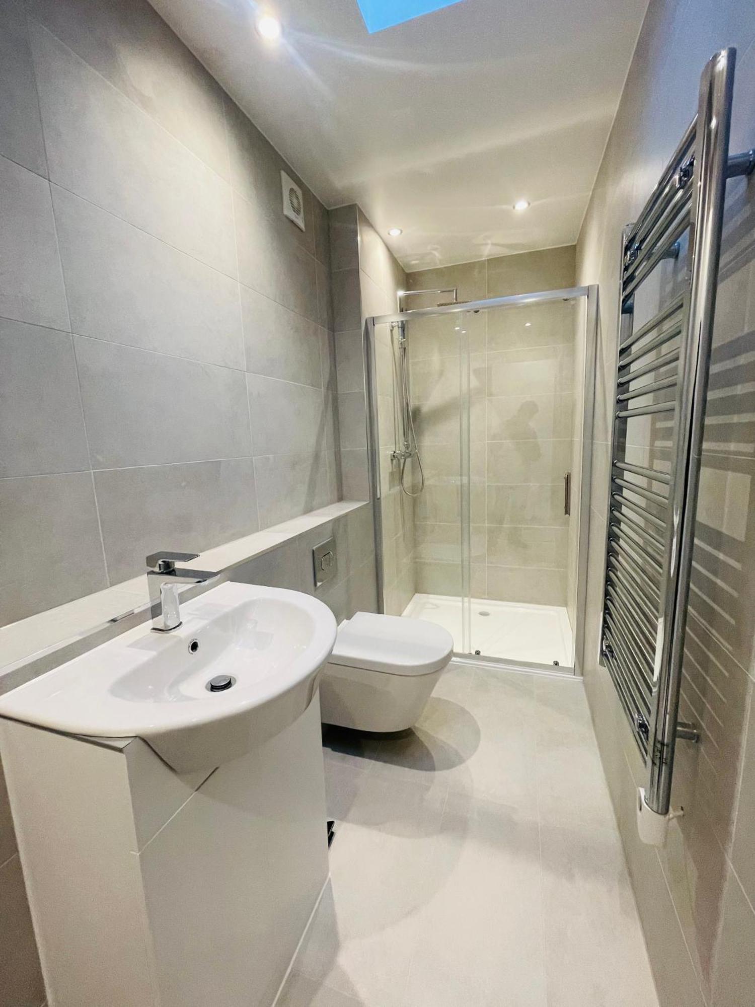 Fully Furnished Duplex In Askew Road Апартаменты