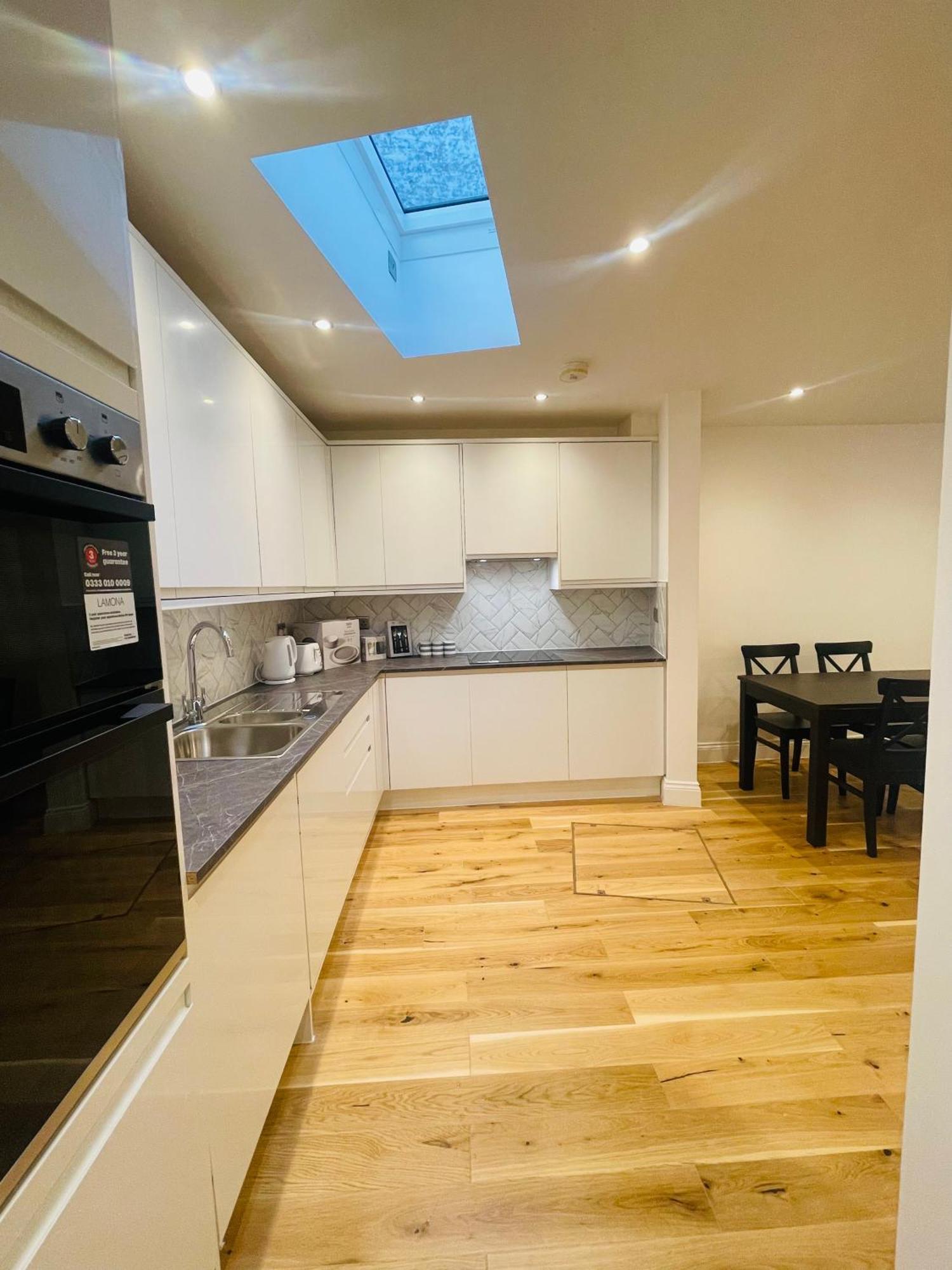 Fully Furnished Duplex In Askew Road Апартаменты *
