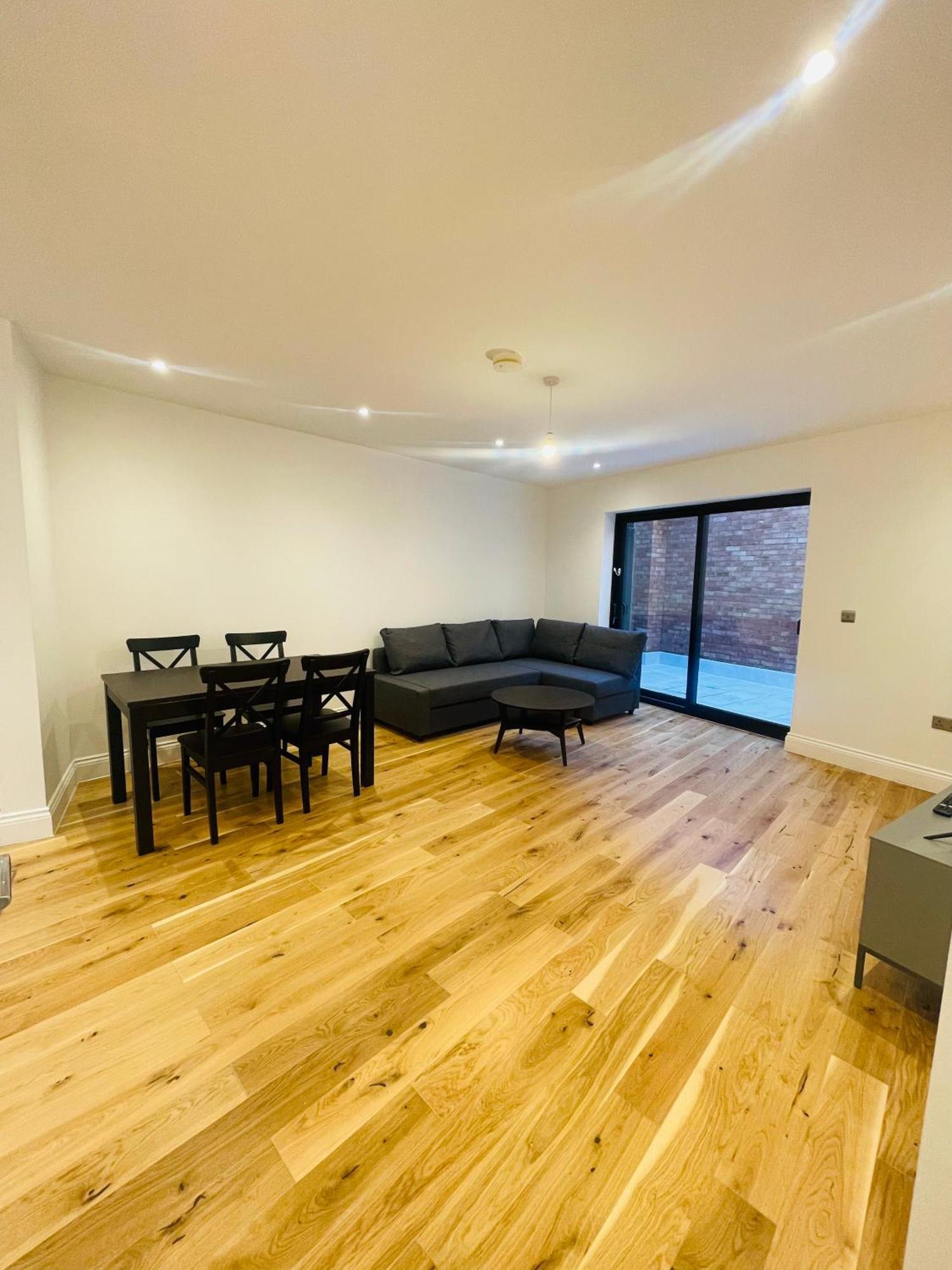 Fully Furnished Duplex In Askew Road * Лондон