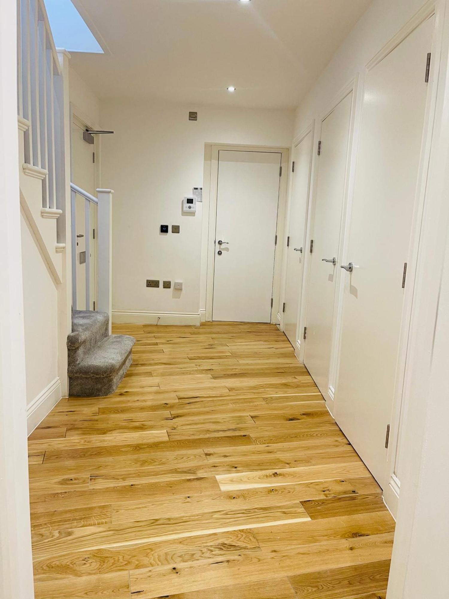 Fully Furnished Duplex In Askew Road Апартаменты