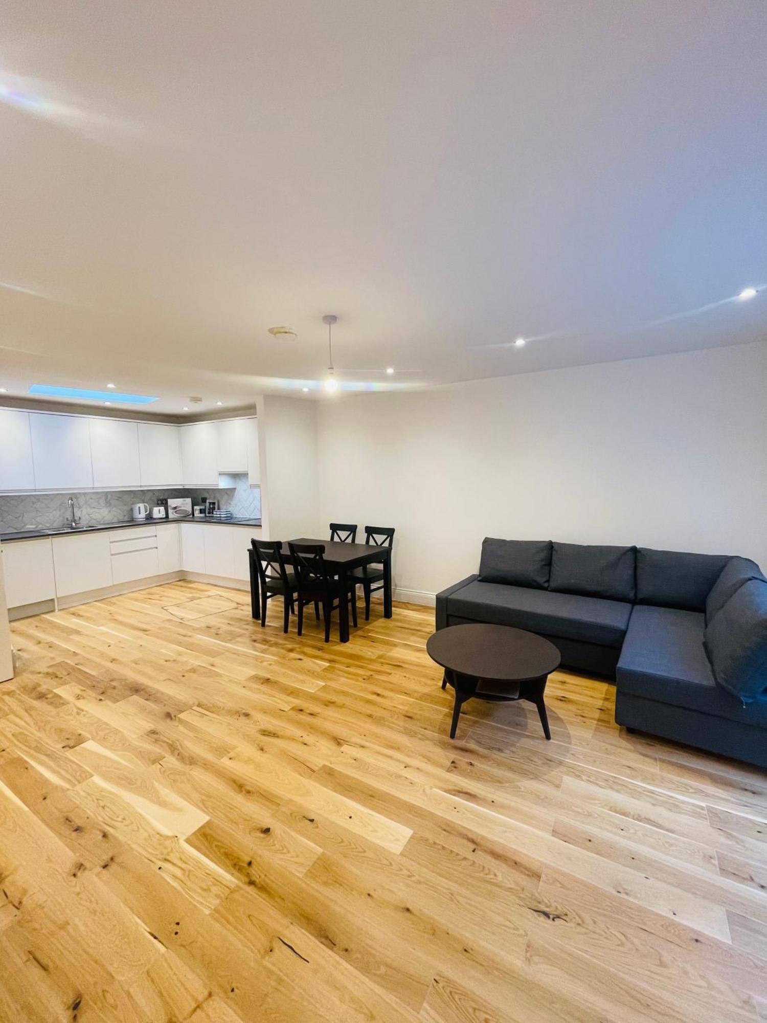 Fully Furnished Duplex In Askew Road Апартаменты *