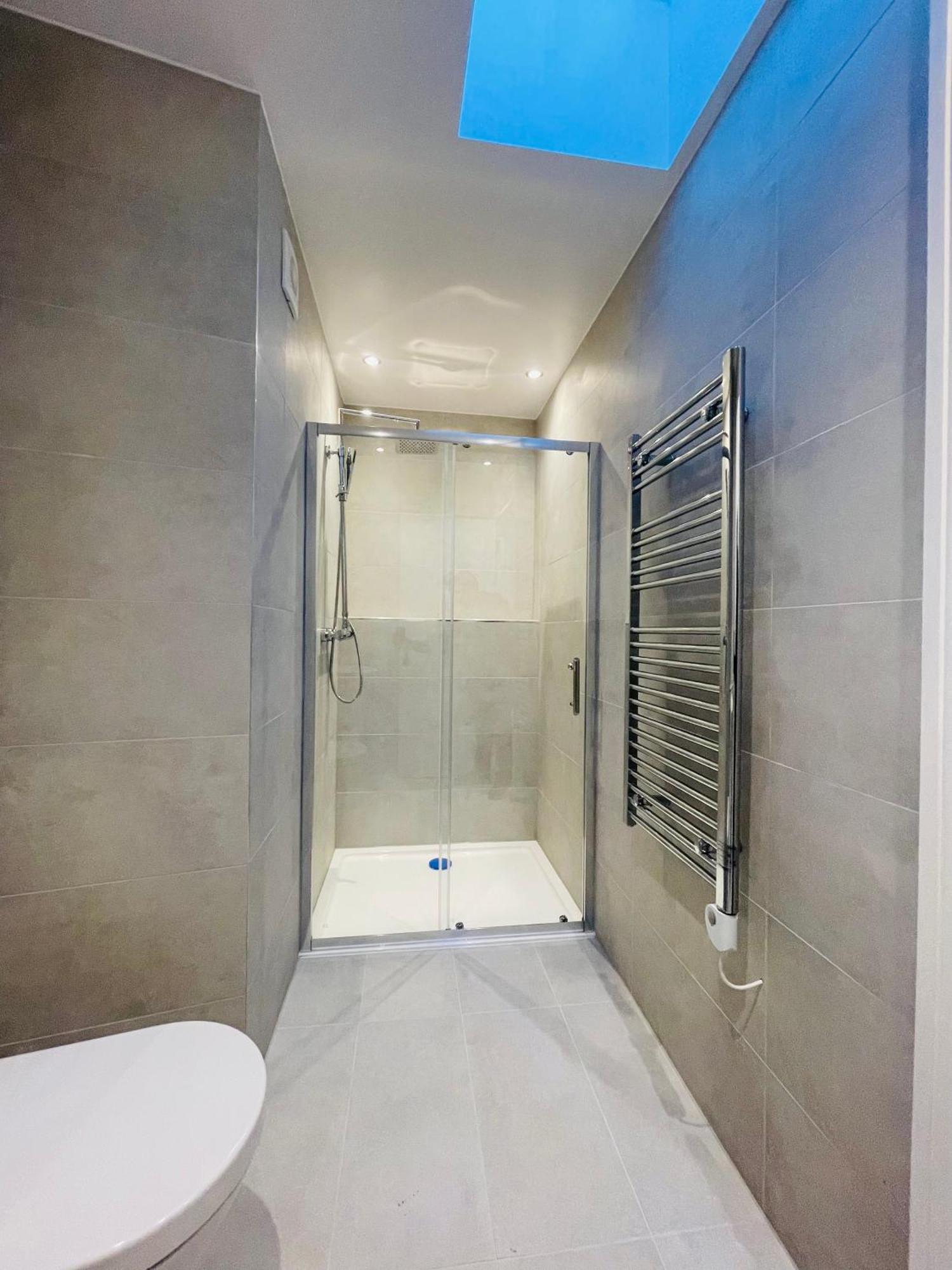 Fully Furnished Duplex In Askew Road Апартаменты