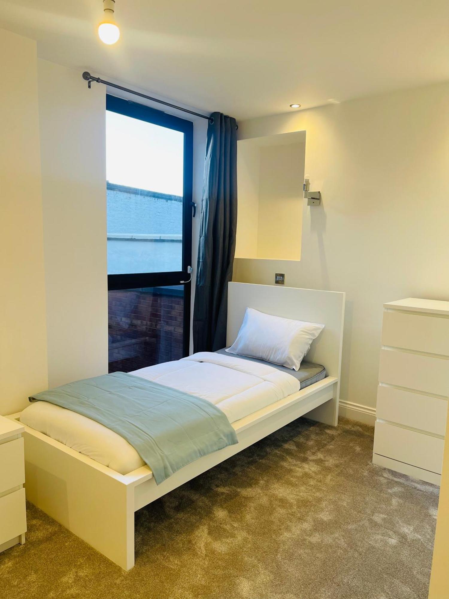 Fully Furnished Duplex In Askew Road Апартаменты Лондон