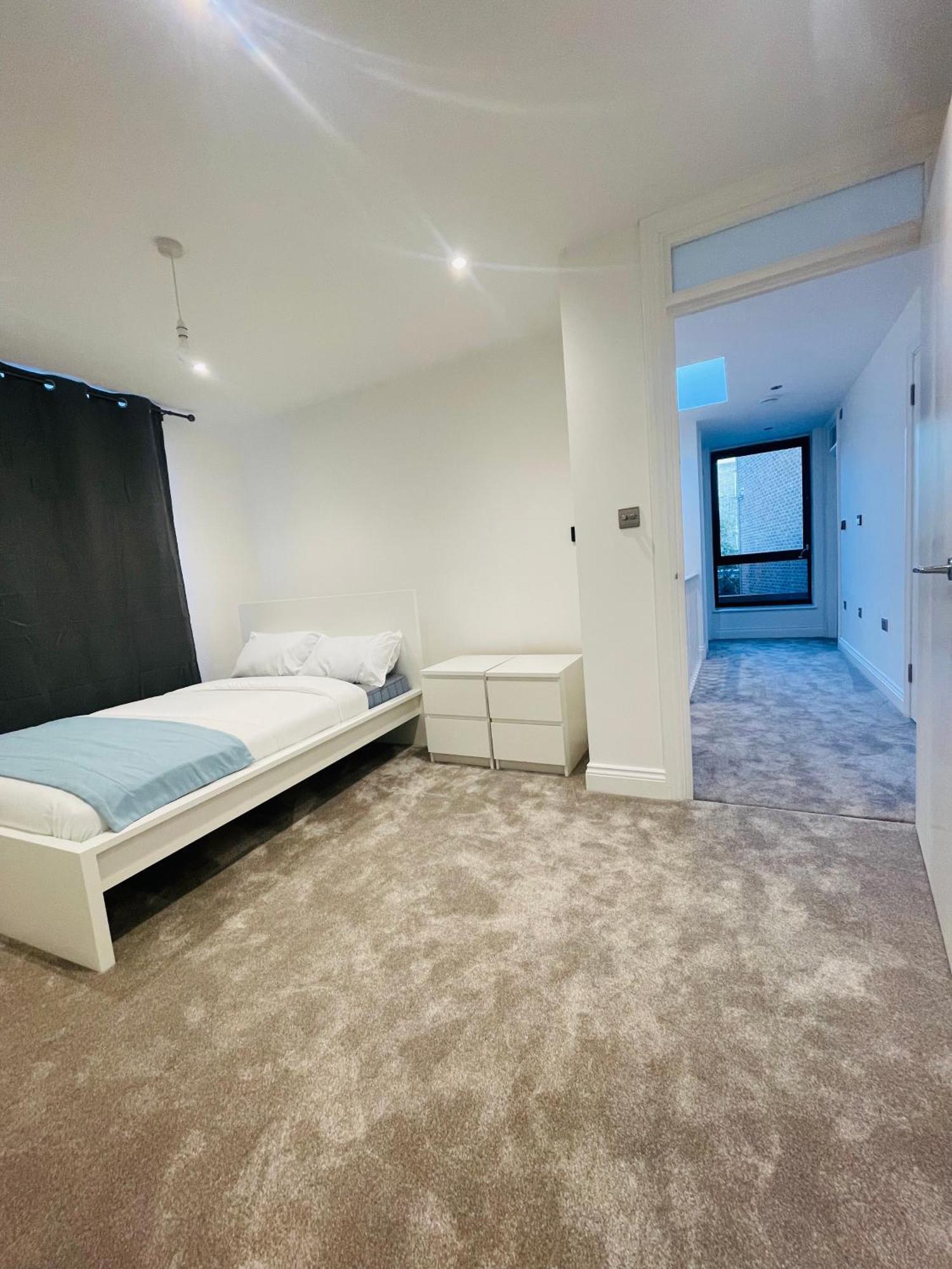 Fully Furnished Duplex In Askew Road * Londra